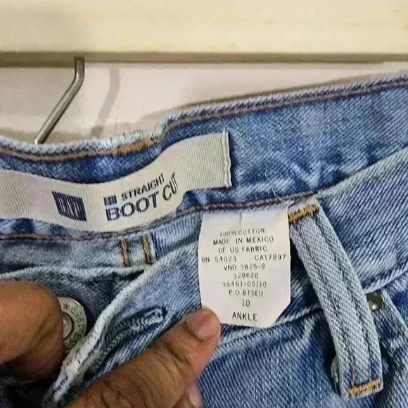 p7079 Old navy Straight boot cut light wash ankle jeans size 10 - Picture 6 of 8